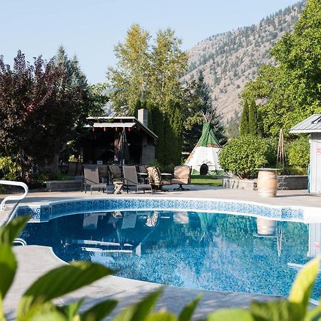 Similkameen Wild Resort & Winery Retreat Осойос Екстериор снимка