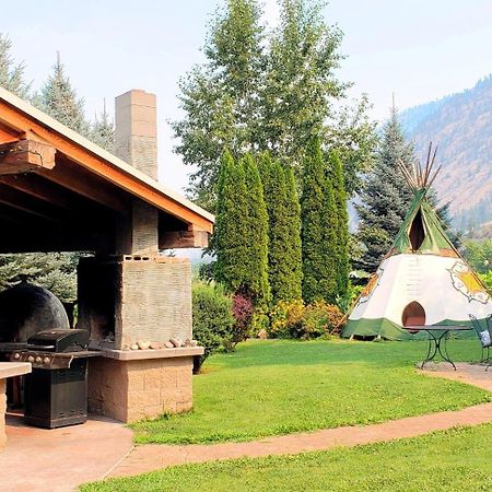 Similkameen Wild Resort & Winery Retreat Осойос Екстериор снимка