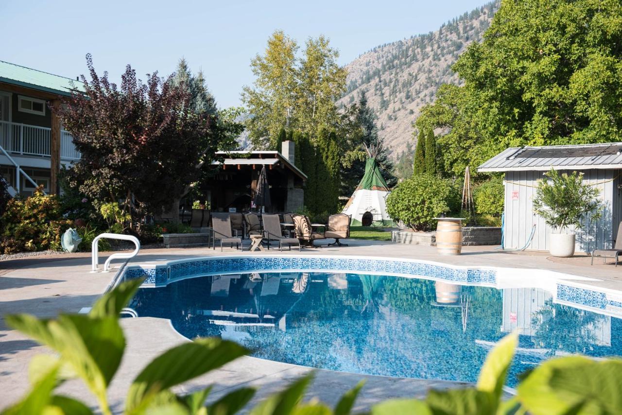 Similkameen Wild Resort & Winery Retreat Осойос Екстериор снимка