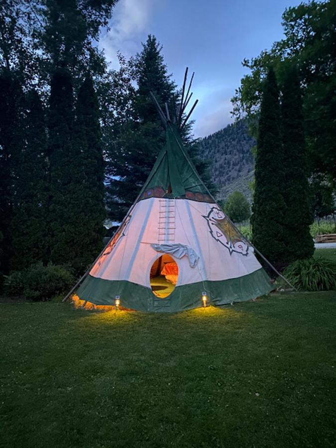 Similkameen Wild Resort & Winery Retreat Осойос Екстериор снимка