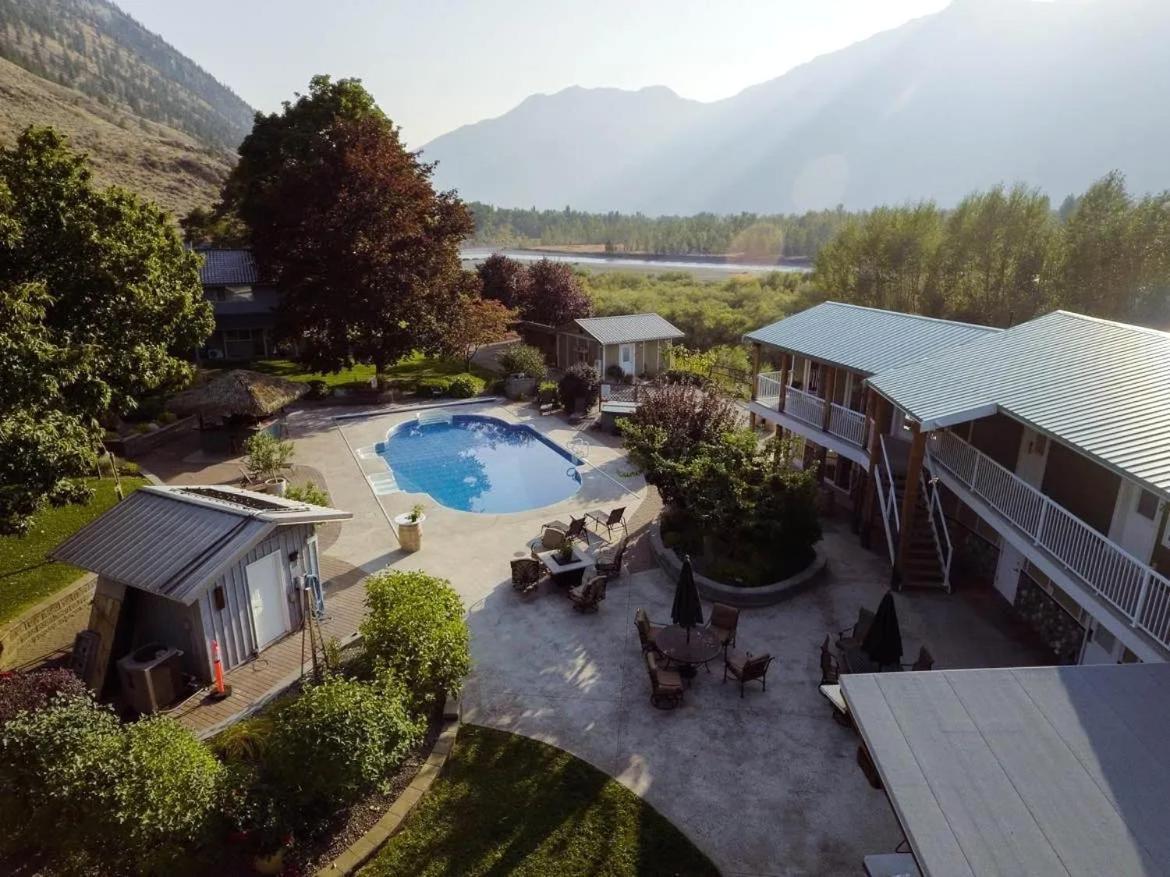 Similkameen Wild Resort & Winery Retreat Осойос Екстериор снимка